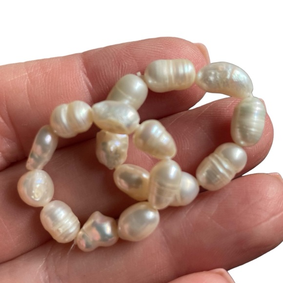 NATURAL Creamy Opalescent Seed Pearl Stretchy Rings (2) Size 8 - Picture 4 of 8